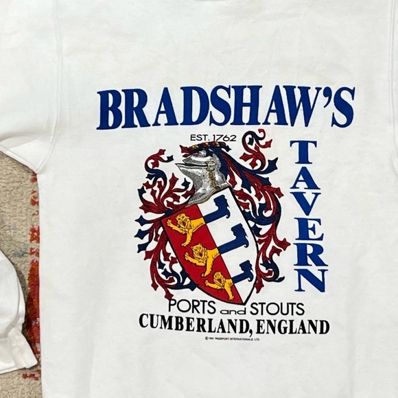 Vintage 1980s Bradshaw's Tavern England 80s Travel Destination Sweatshirt - Picture 2 of 4
